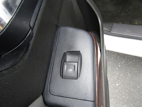 Used 2014 GMC Sierra 1500 SLT w/ SLT Crew Cab Value Package image 32