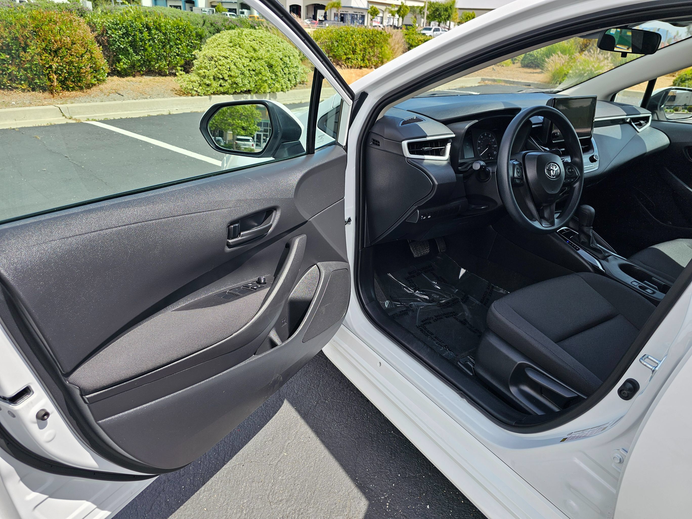 Used 2025 Toyota Corolla LE FWD image 15