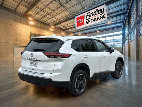 Used 2025 Nissan Rogue SV AWD/4WD image 4