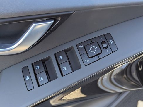 New 2025 Kia Niro EX Touring image 21