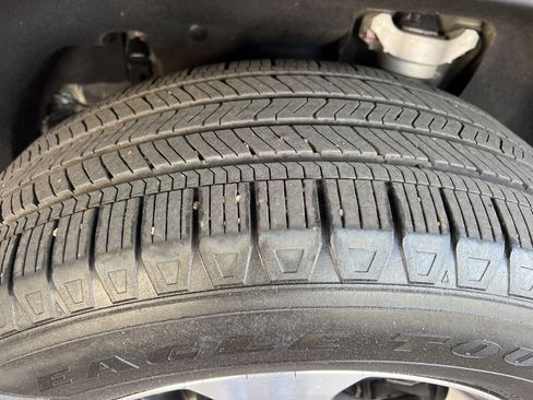 Used 2025 Honda Pilot EX-L image 10