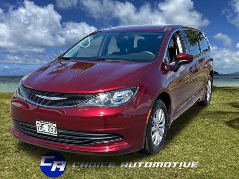 Used 2017 Chrysler Pacifica Touring w/ Tire & Wheel Group FWD image 1