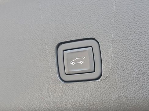 Certified 2023 Chevrolet Traverse LT w/ LPO, Floor Liner Package image 9