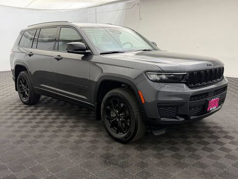 Used 2025 Jeep Grand Cherokee L Altitude image 7