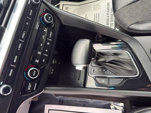 Used 2022 Kia Niro EX image 14