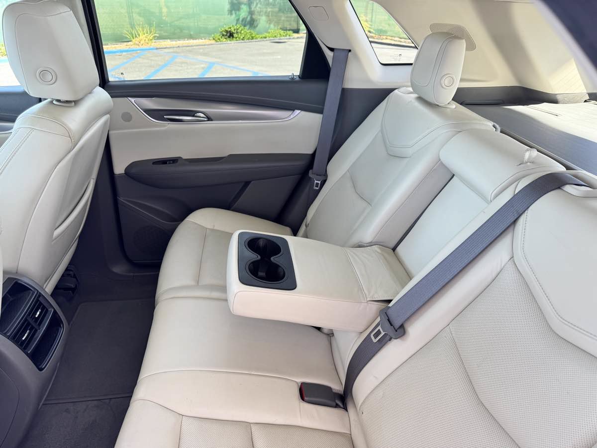 Used 2017 Cadillac XT5 Luxury w/ Driver Awareness Package FWD image 31