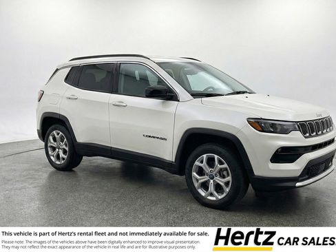 Used 2025 Jeep Compass Latitude AWD/4WD image 1