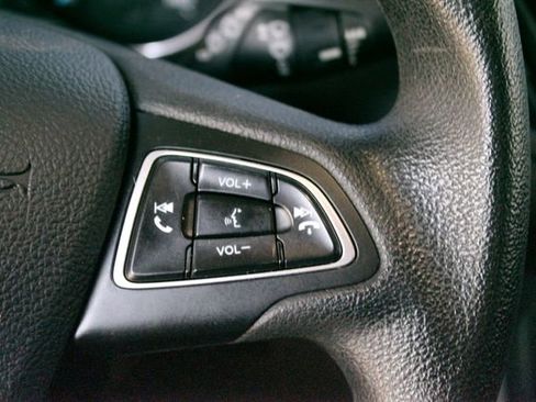 Used 2019 Ford Escape SE FWD image 17