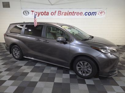 Certified 2022 Toyota Sienna LE