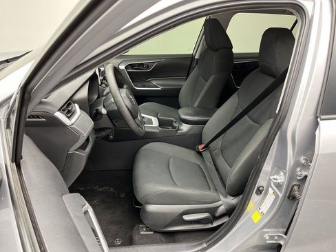 Used 2024 Toyota RAV4 LE AWD/4WD image 8