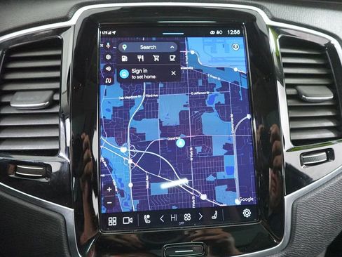 Used 2023 Volvo XC90 B6 Plus image 19