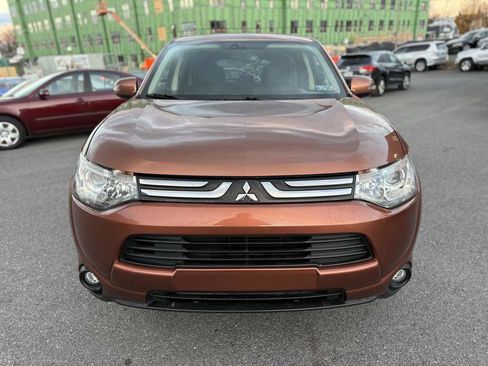 Used 2014 Mitsubishi Outlander GT image 2
