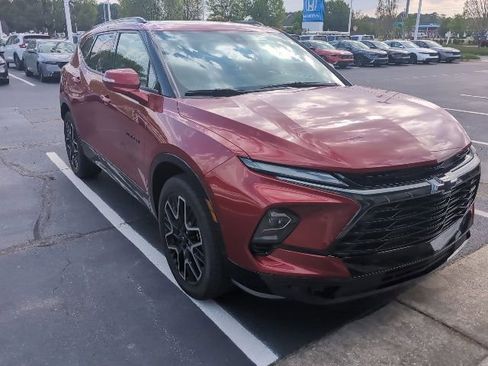 Used 2025 Chevrolet Blazer RS image 3