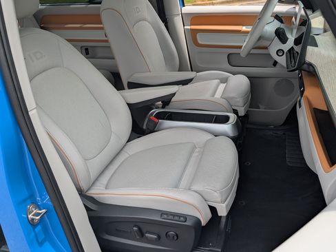 Used 2025 Volkswagen ID. Buzz Pro S Plus RWD image 24