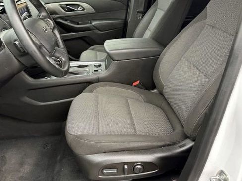 Used 2023 Chevrolet Traverse LT image 9