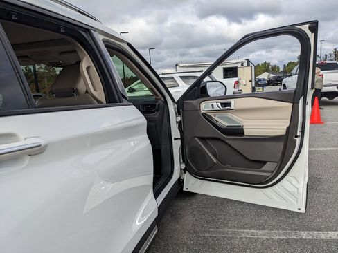 Used 2020 Ford Explorer Platinum w/ Premium Technology Package image 64