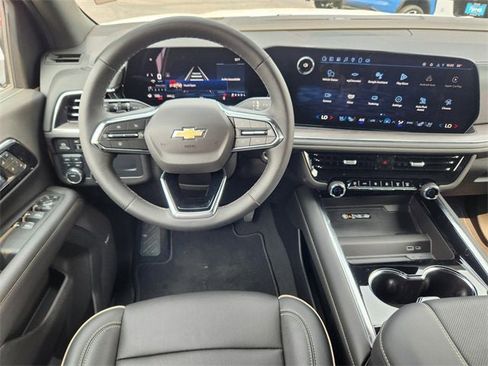 New 2025 Chevrolet Suburban Premier image 25