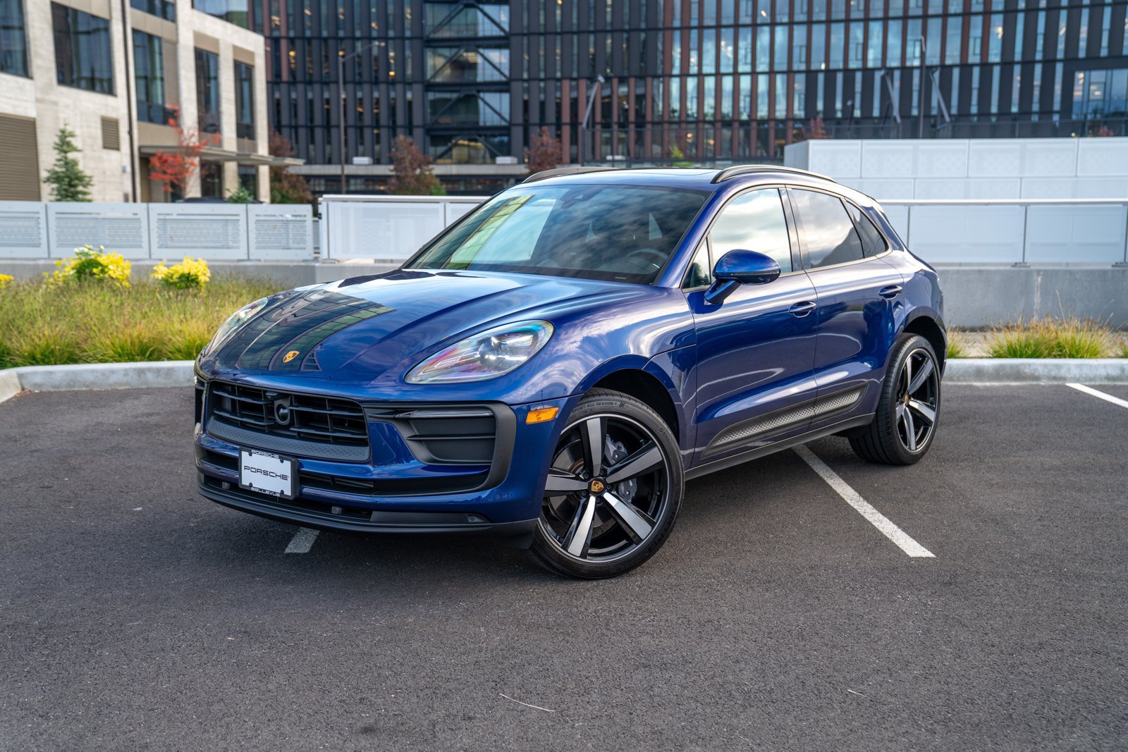 Certified 2026 Porsche Macan AWD/4WD image 1