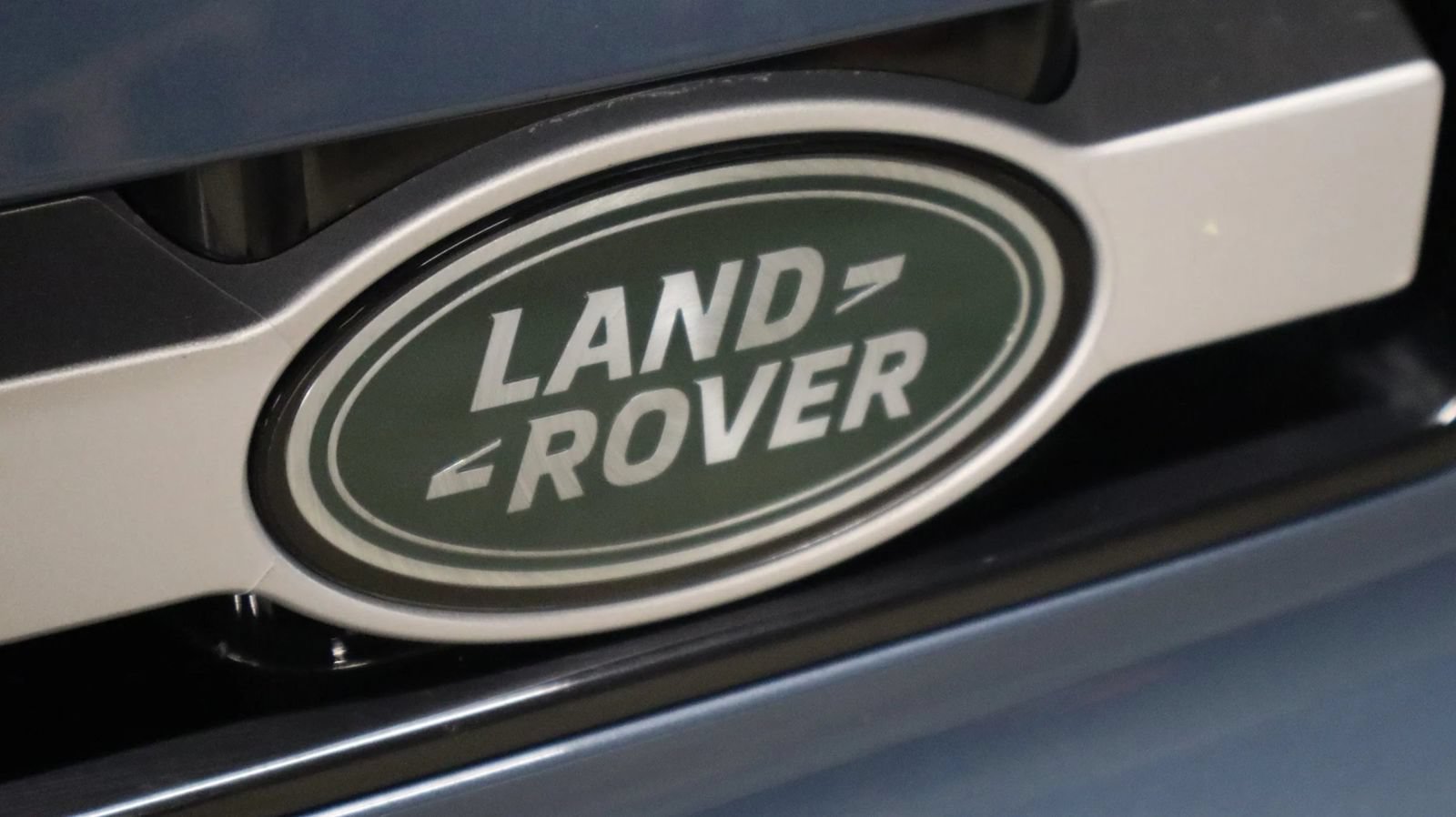 Used 2025 Land Rover Defender 110 S AWD/4WD image 30