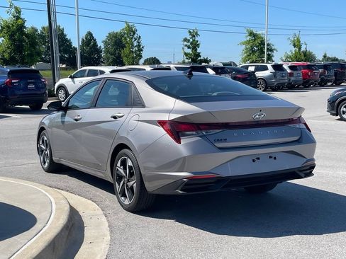 Used 2023 Hyundai Elantra SEL w/ Convenience Package FWD image 5