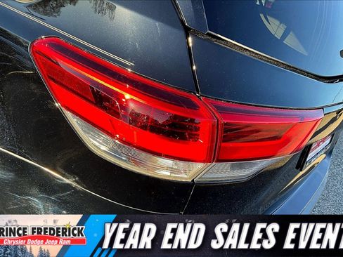 Used 2017 Toyota Highlander XLE image 27