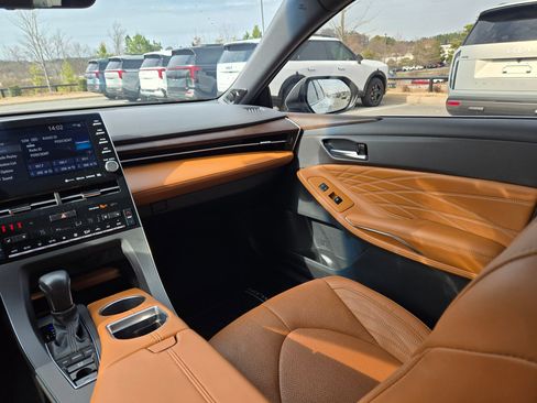 Used 2022 Toyota Avalon Limited w/ Advanced Safety Package image 11