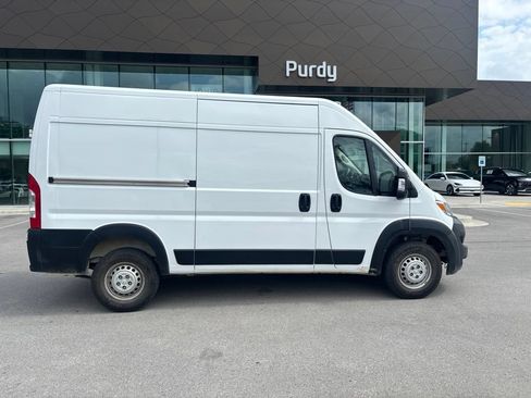 Used 2024 RAM ProMaster 2500 w/ Convenience Group FWD image 5