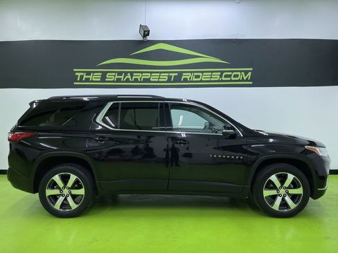 Used 2021 Chevrolet Traverse LT w/ LT Premium Package image 11