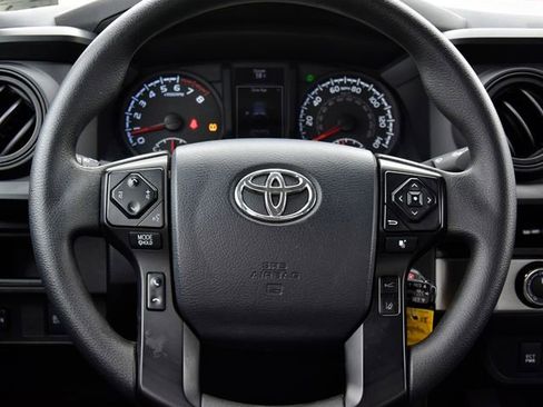Used 2018 Toyota Tacoma SR image 18