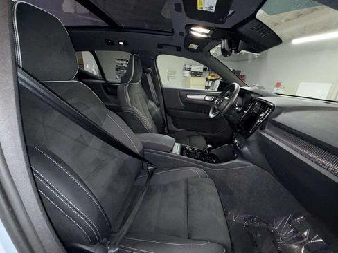 Used 2025 Volvo XC40 B5 Plus AWD/4WD image 14