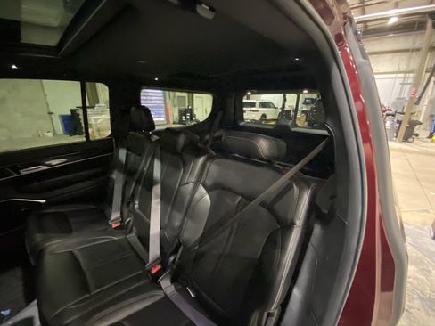 Used 2022 Jeep Wagoneer Series I w/ Premium Group I RWD image 5
