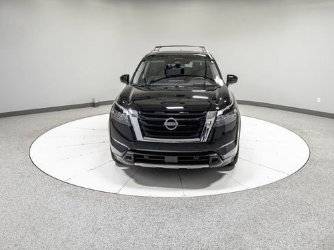 Used 2025 Nissan Pathfinder Platinum image 31