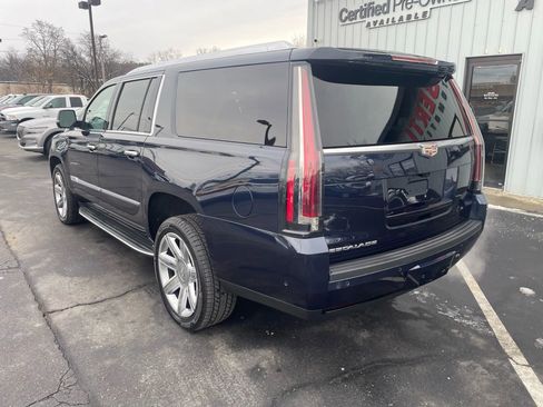 Used 2019 Cadillac Escalade ESV Luxury image 4