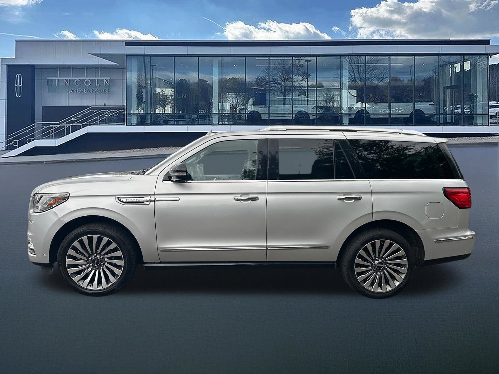 Used 2019 Lincoln Navigator Reserve AWD/4WD image 4