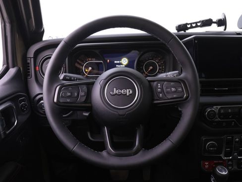 Used 2025 Jeep Gladiator Rubicon w/ Safety Group image 13