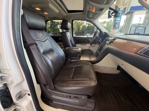 Used 2011 Cadillac Escalade Platinum AWD/4WD image 7