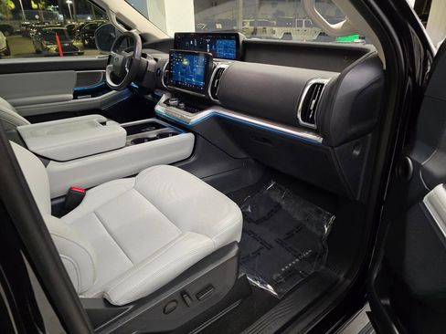 Used 2025 Ford Expedition Max Platinum AWD/4WD image 38