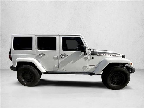 Used 2018 Jeep Wrangler Unlimited Rubicon AWD/4WD image 3