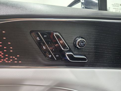 Used 2023 Cadillac Lyriq 2WD image 17