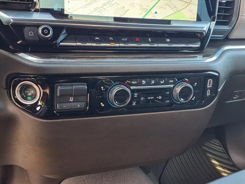 Used 2025 Chevrolet Silverado 1500 LT AWD/4WD image 10