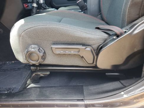 Used 2025 Jeep Wrangler Unlimited Rubicon AWD/4WD image 15