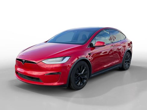 Used 2023 Tesla Model X image 1