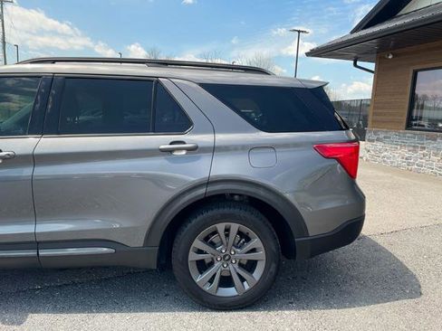 Used 2021 Ford Explorer XLT w/ Equipment Group 202A AWD/4WD image 3
