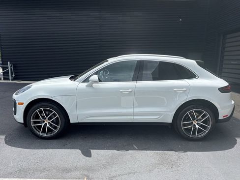 Certified 2023 Porsche Macan w/ Premium Package Plus AWD/4WD image 2