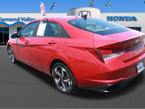 Used 2023 Hyundai Elantra SEL w/ Convenience Package FWD image 4