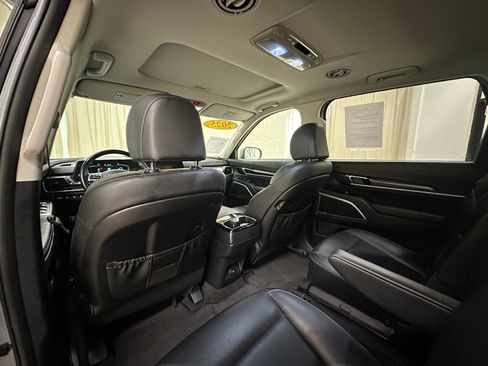 Used 2025 Kia Telluride S FWD image 23