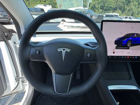 Used 2023 Tesla Model Y Long Range AWD/4WD image 27