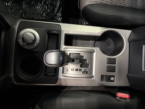 Certified 2017 Toyota 4Runner SR5 AWD/4WD image 19