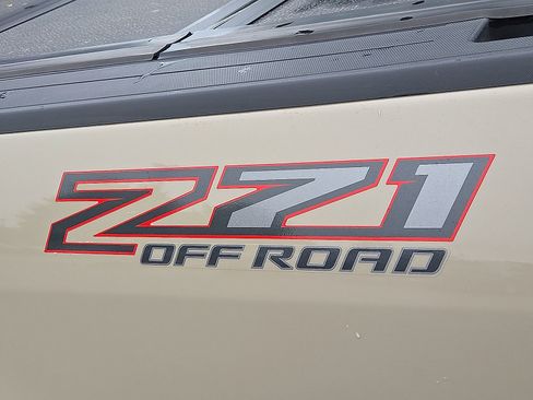 Used 2022 Chevrolet Colorado Z71 AWD/4WD image 9