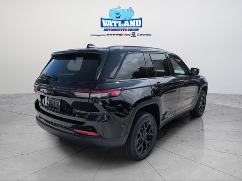 New 2025 Jeep Grand Cherokee Altitude image 8